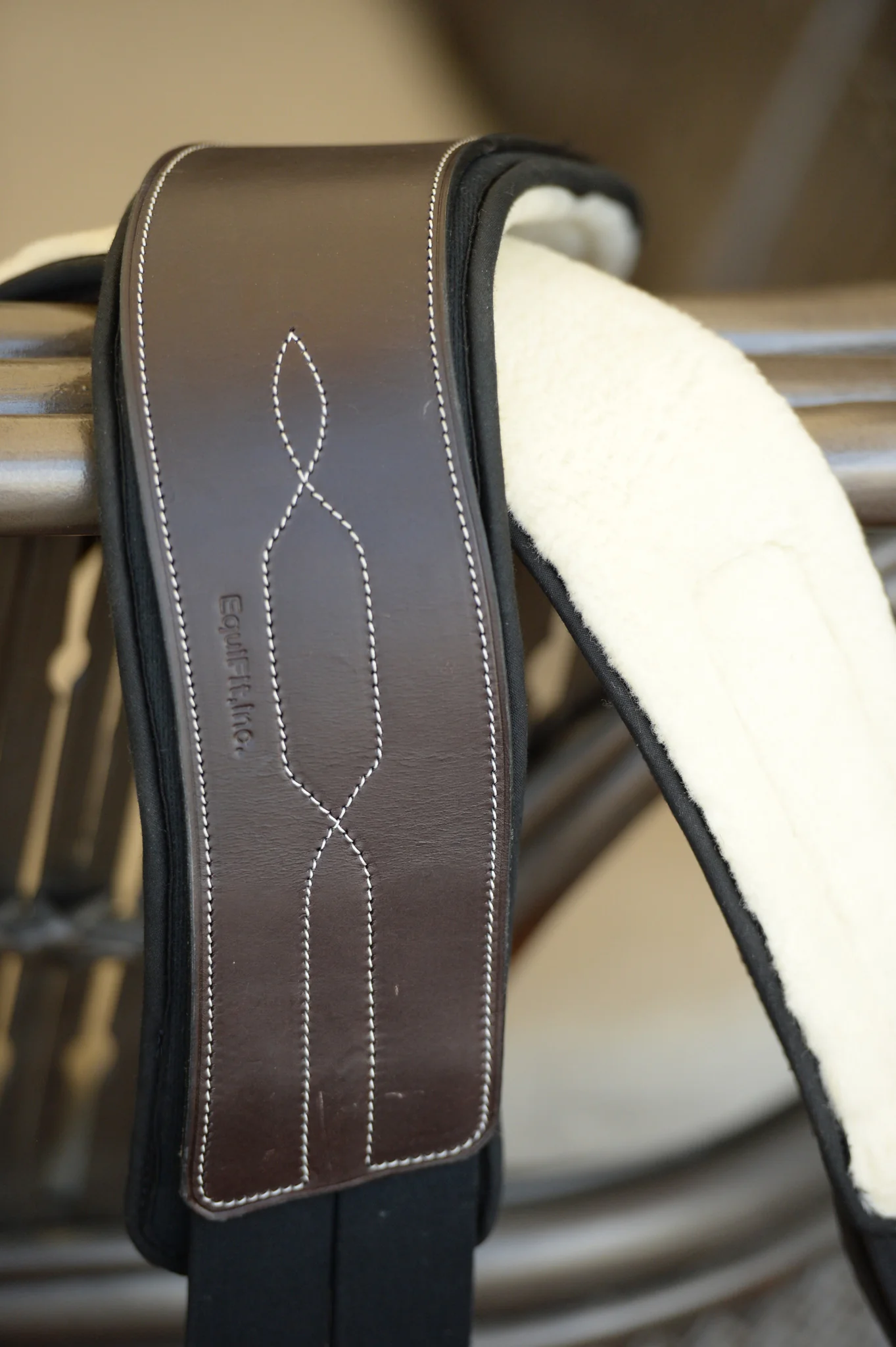 EquiFit® Anatomical Hunter Girth with SheepsWool™ T-Foam Liner - Image 3